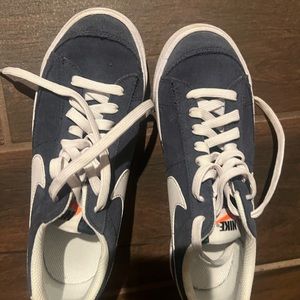navy nike sneakers worn 2 times